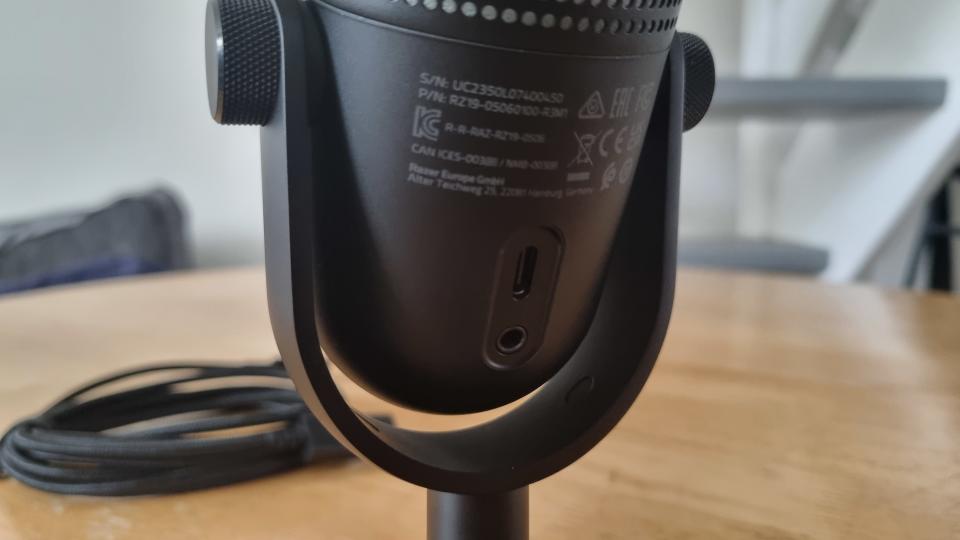 The rear USB port and headphone jack for the Razer Seiren V3 Chroma microphone