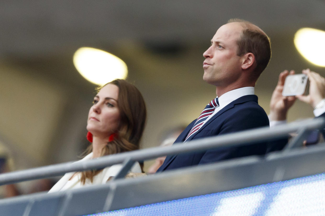 LONDON, ENGLAND - JULY 11: (BILD ZEITUNG OUT) . ,Catherine,Duchess of Cambridge and Prinz William,Duke of Cambridge prior to the UEFA Euro 2020 Championship Final between Italy and England at Wembley Stadium on July 11, 2021 in London, United Kingdom. (Photo by Matteo Ciambelli/DeFodi Images via Getty Images)
