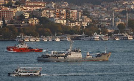 Russian Navy's reconnaissance ship Liman of the Black Sea fleet sails in the Bosphorus, on its way to the Mediterranean Sea, in Istanbul, Turkey, October 21, 2016. REUTERS/Murad Sezer/Files