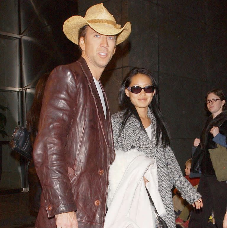 Celebrities at the Airport in the Early 2000s: The Photos