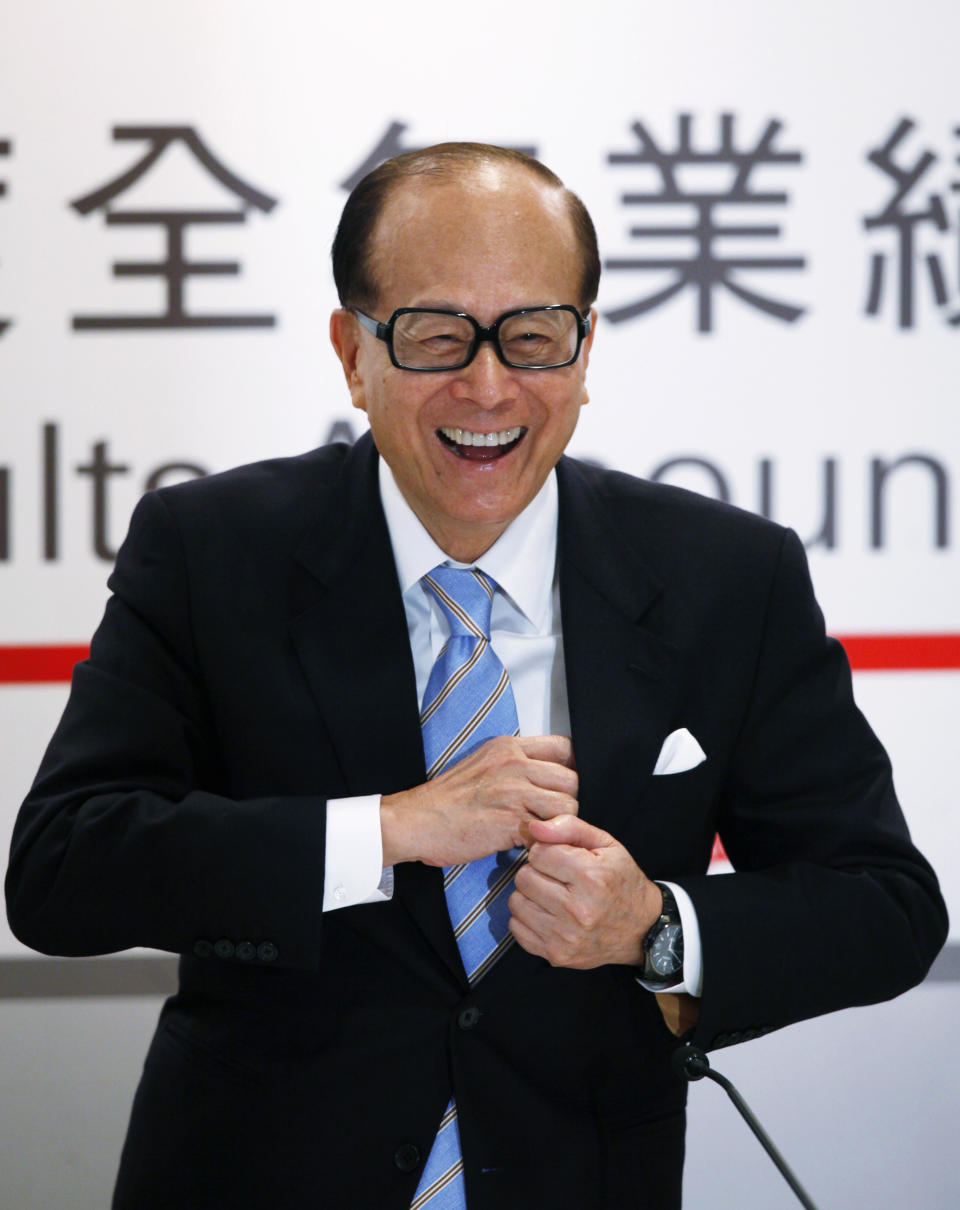 Hong Kong tycoon Li Ka-shing, chairman of Hutchison Whampoa Ltd., and Cheung Kong (Holdings) Ltd., smiles during his companies' annual results announcement in Hong Kong Thursday, March 29, 2012. (AP Photo/Kin Cheung)