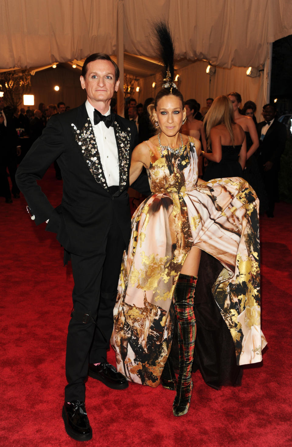 Hamish Bowles and Sarah Jessica Parker attend The Metropolitan Museum of Art's Costume Institute benefit celebrating "PUNK: Chaos to Couture" on Monday, May 6, 2013 in New York. (Photo by Evan Agostini/Invision/AP)