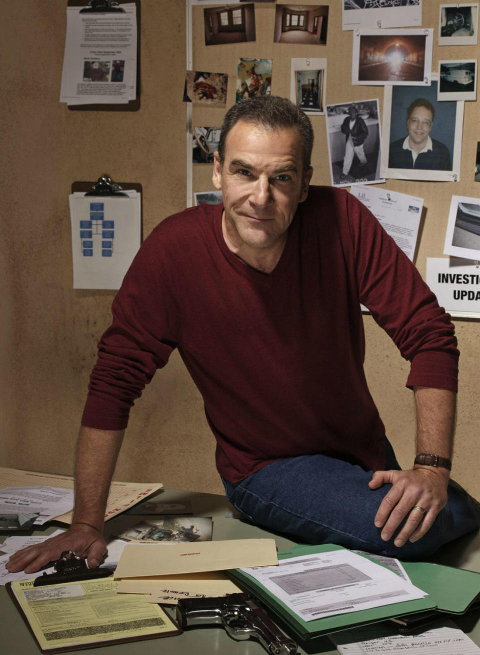 <p>Mandy Patinkin, alias Jason Gideon dans <i>Esprits Criminels</i>, quitte la série en 2007. La raison ? Il jugeait la série trop violente. Depuis, il a également su se faire connaître des téléspectateurs pour son rôle de Saul Berenson dans <i>Homeland</i>. </p>...