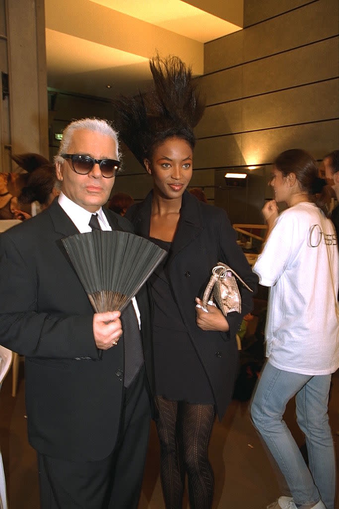 <p>Karl Lagerfeld appelait Naomi Campbell “la Brigitte Bardot noire”. Pas un hasard. Elle faisait partie de ses top-models préférés. Il l’a d’ailleurs fait défiler à de nombreuses reprises pour Chanel. Elle est ensuite devenue une amie de Karl Lagerfeld. </p>