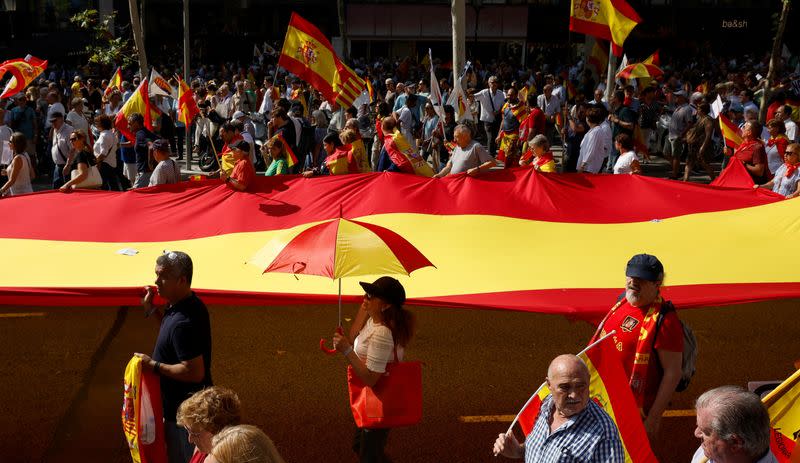 Unionist supporters protest against amnesty of separatist leaders and activists in Barcelona