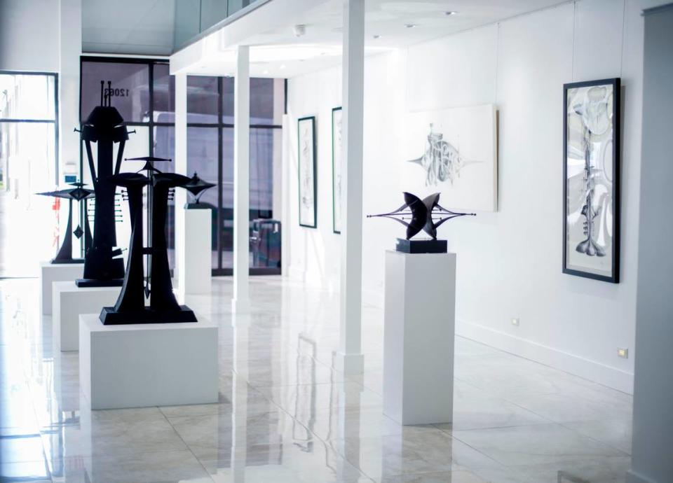 Recently opened exhibitions include “Off the Wall Steel and Glass” by Mario Almaguer and Carlos Marcoleta. 