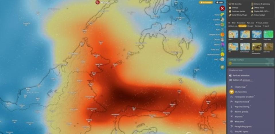 Map shows a high concentration of sulfur dioxide moving towards Kalimantan and Sabah. Source: Windy.com