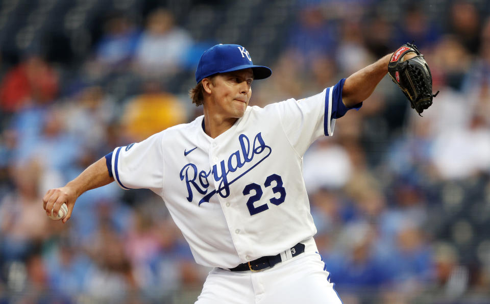 KANSAS CITY, MISSOURI - JULY 25:  Starting pitcher Zack Greinke #23 of the Kansas City Royals pitches during the 1st inning of the game against the Los Angeles Angels at Kauffman Stadium on July 25, 2022 in Kansas City, Missouri. (Photo by Jamie Squire/Getty Images)