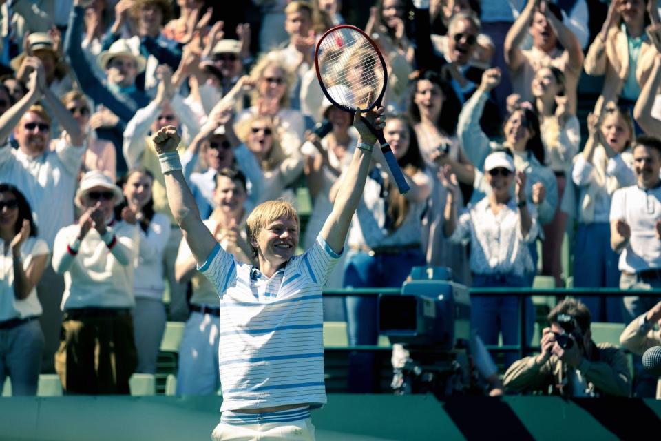 Am Ziel aller Träume: Boris Beckers erster Wimbledonsieg war der Urknall für das deutsche Tennis. Der RTL-Film erzählt von der Zeit vor diesem historischen Sportmoment. (Bild: RTL / Wolfgang Ennenbach)