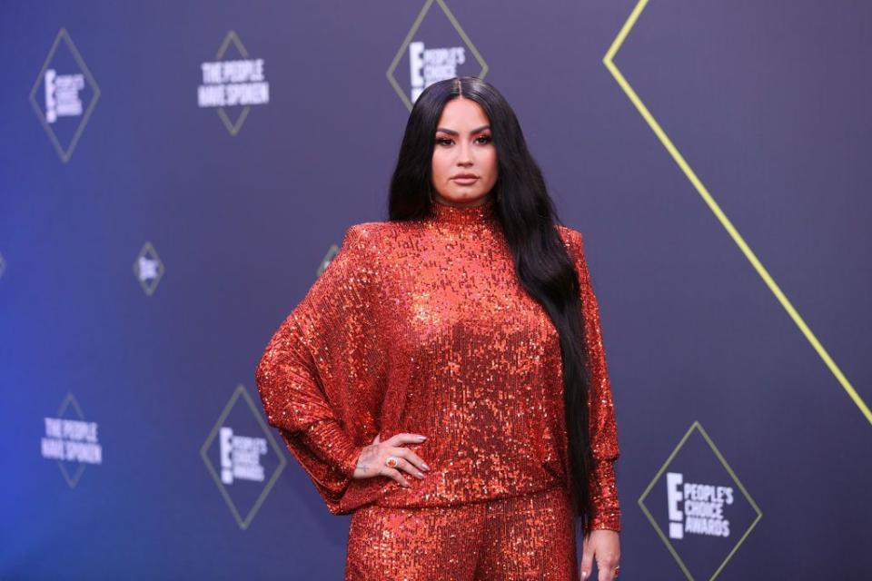Every Glittery Glam Fashion Look From the 2020 People's Choice Awards Red Carpet