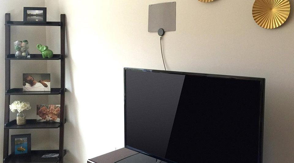 The Mohu ReLeaf comes with a 10-foot coaxial cable.