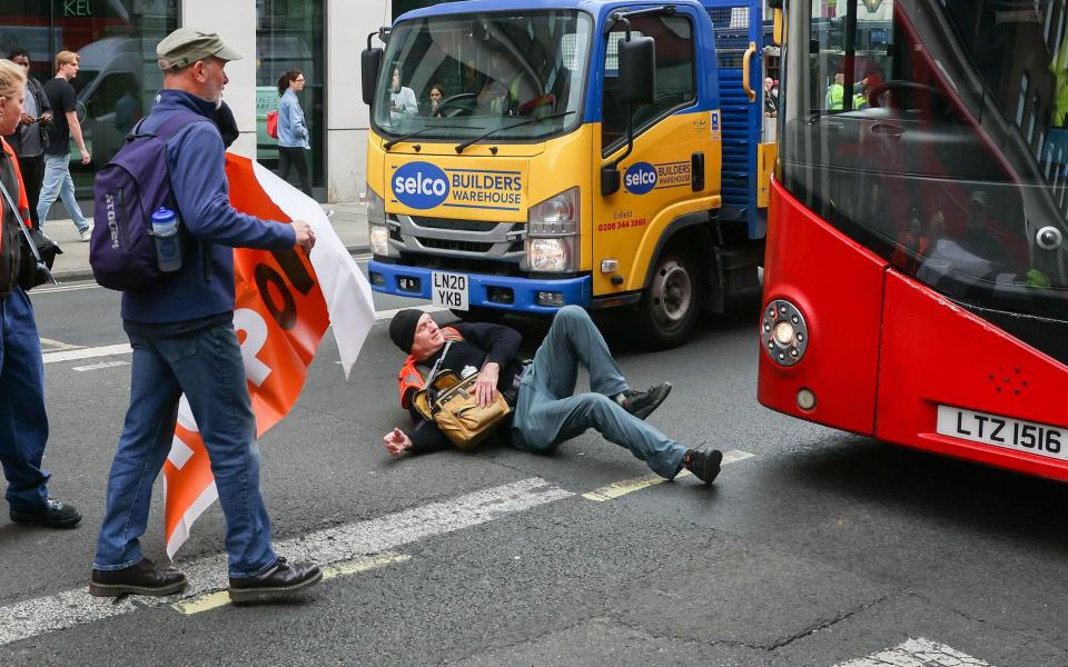 The protester fell to the ground - Martyn Wheatley / i-Images