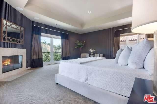 <p>Here’s the cozy master bedroom with a fireplace. There’s also a guesthouse with a full bathroom for out-of-town guests. <br> (Realtor.com) </p>