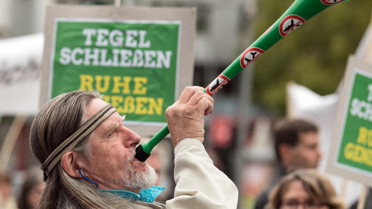 Am Sonntag wird nicht nur ein neuer Bundestag gewählt. Die Berliner stimmen zudem darüber ab, ob neben dem Hauptstadtflughafen BER auch Tegel bestehen bleiben soll. Eine emotionale Debatte um milliardenschwere Pläne.