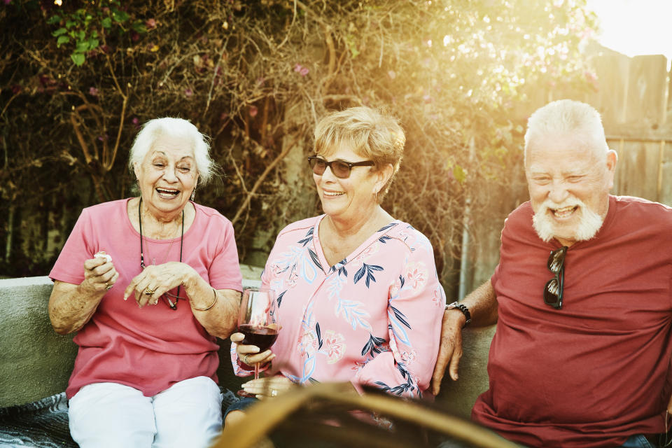 Las relaciones sociales son un tesoro tanto para el bienestar emocional como para la salud. (Getty Creative)