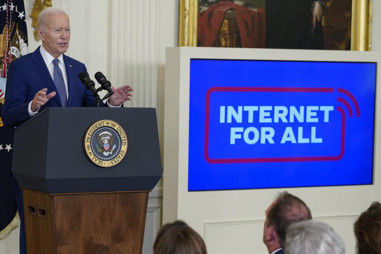 The Biden administration set the amounts of federal funding each state will receive to expand access to broadband internet. <a href="https://newsroom.ap.org/detail/BroadbandRural/b927bd2db71b4b2cb00e451d87aed05f/photo" rel="nofollow noopener" target="_blank" data-ylk="slk:AP Photo/Evan Vucci;elm:context_link;itc:0;sec:content-canvas" class="link ">AP Photo/Evan Vucci</a>