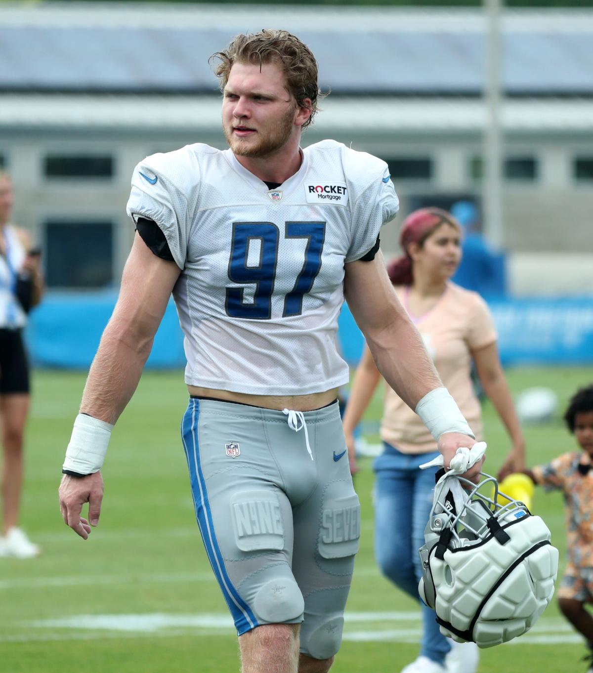 Detroit Lions' Aidan Hutchinson dealing with ankle injury; Moseley still  out 'a while'