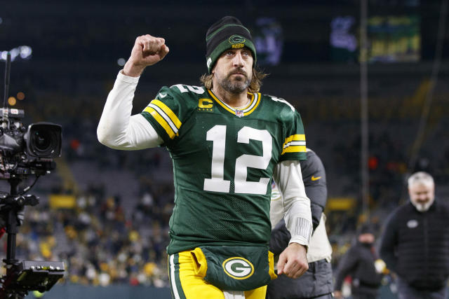 Rodgers Throws 4 TD Passes, Packers Defeat Bears 45-30, Chicago News