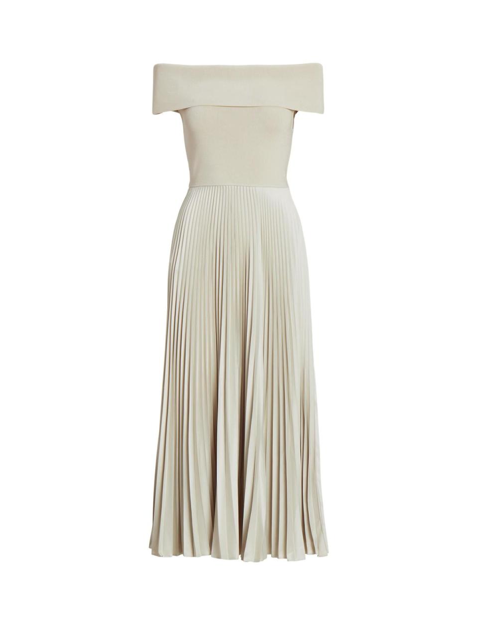 微風信義店獨家販售的一字領洋裝，NT$16,680。（Ralph Lauren提供）