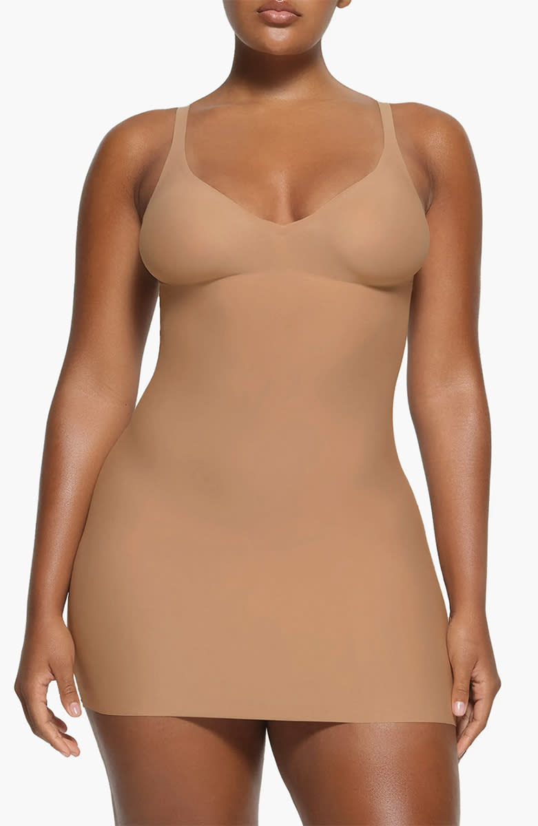 shapewear-nordstrom-skims-slip