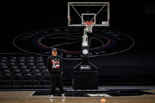 Dawn Staley Has The Best Super Bowl Victory Reaction 