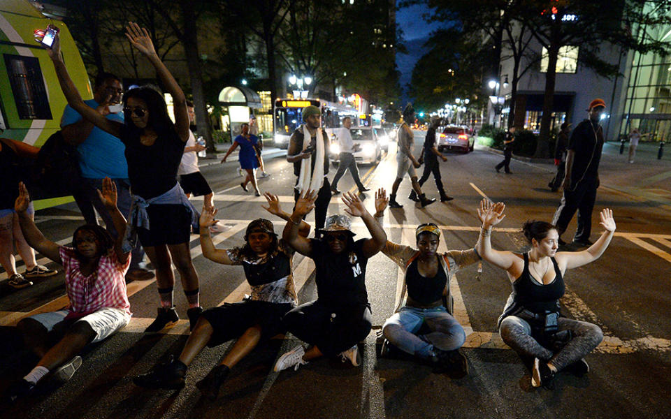 Protests erupt after deadly police shooting in Charlotte, N.C.