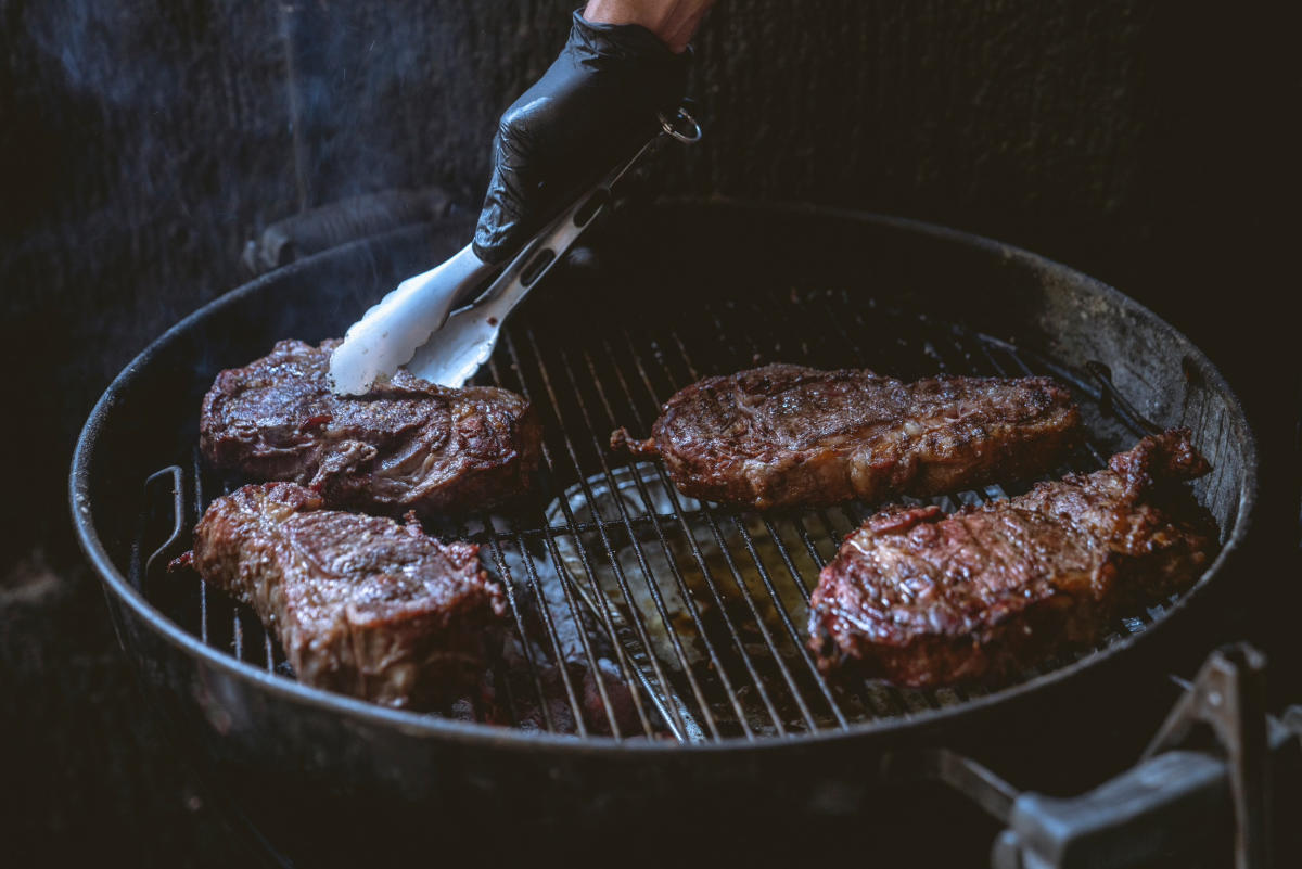 6 consejos para asar carne a la parrilla de forma saludable 