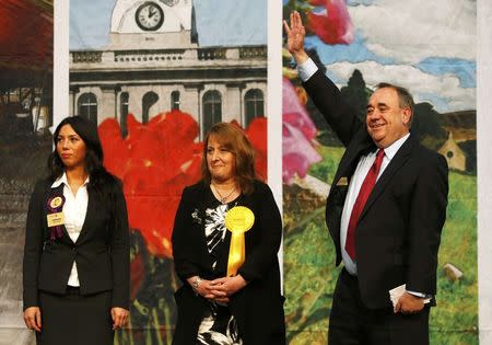 Alex Salmond, the former Scottish National Party, celebrates winning his seat at a counting centre in Aberdeen, Scotland, May 8, 2015. REUTERS/Cathal McNaughton