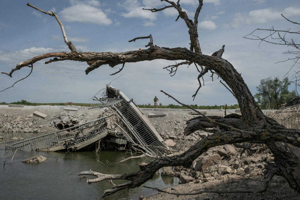 Soldados ucranianos el 11 de marzo de 2023, en una trinchera a las afueras de Toretsk, en la región de Donetsk. (Tyler Hicks/The New York Times).