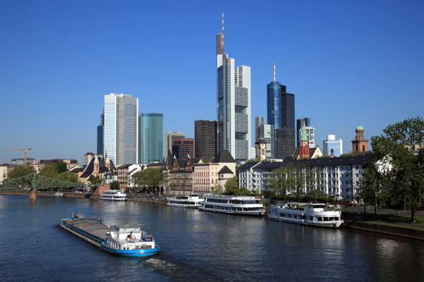 <b>Platz 4: Frankfurt am Main</b><br> In der Banken-Metropole Frankfurt am Main rollt der Rubel auch für Wohnungseigner. 9,70 Euro bezahlen Mieter durchschnittlich pro Quadratmeter.