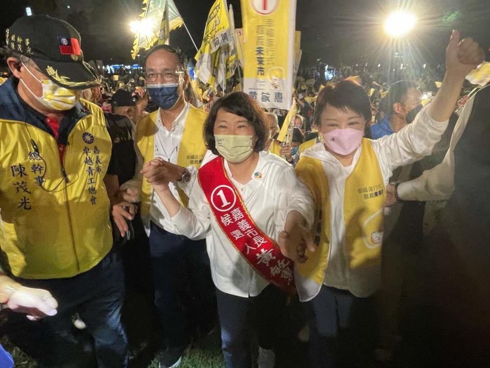 黃敏惠29日晚間舉行競選總部成立大會，與盧秀燕、朱立倫一起大進場。 圖：黃敏惠競選總部/提供（資料照）