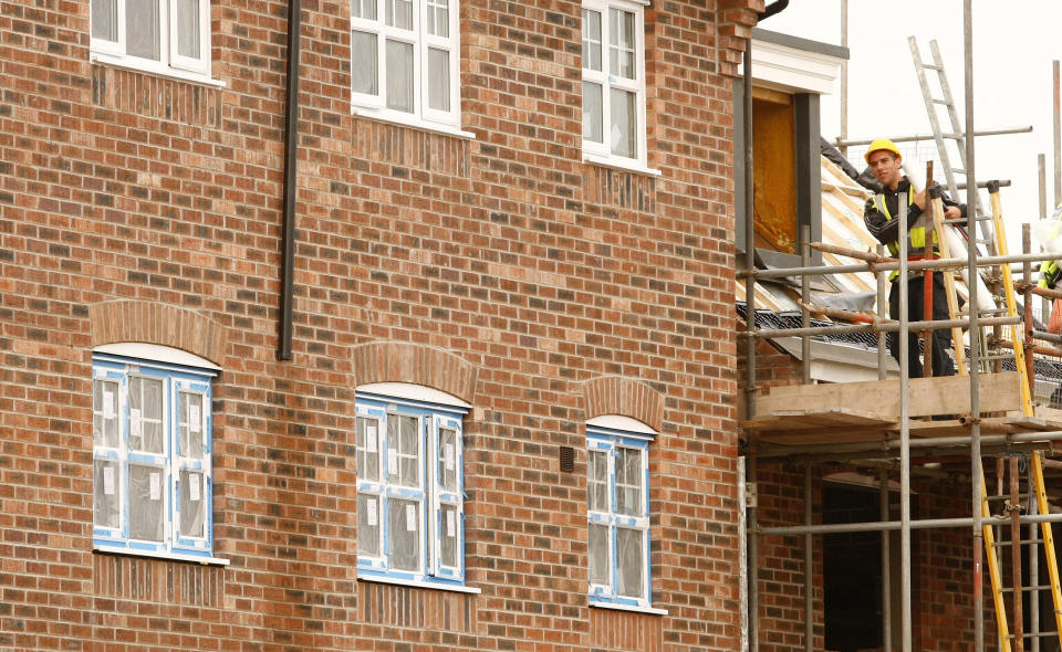 A builder works at a Bovis homes housing development near Bolton, northern England, July 9, 2008. Two of Britain's biggest builders Bovis Homes and Redrow are cutting 40 percent of their workforces, 750 jobs in total, to cope with the deepening depression in the housing market.  REUTERS/Phil Noble (BRITAIN)