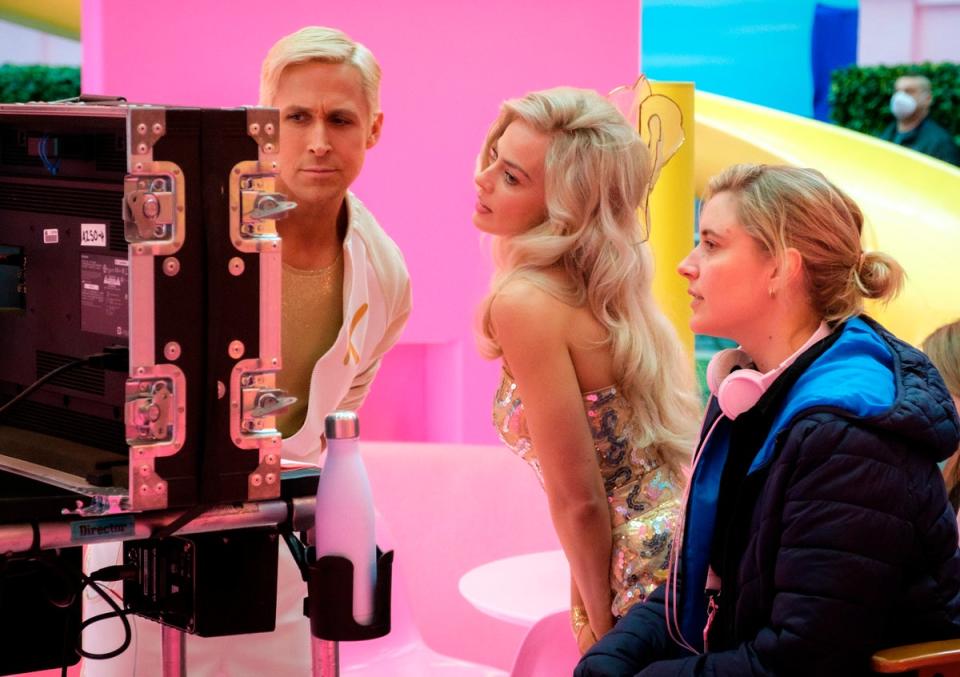 Greta Gerwig (right) with Ryan Gosling and Margot Robbie on the set of ‘Barbie’ (© 2022 Warner Bros. Entertainment Inc. All Rights Reserved)