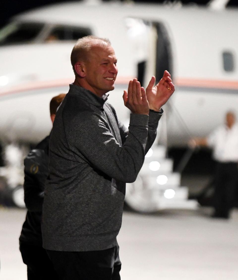 Jan 12, 2024; Tuscaloosa, AL, USA; Alabama new head football coach Kalen DeBoer claps back for fans as he and his family arrive at the Tuscaloosa National Airport Friday.