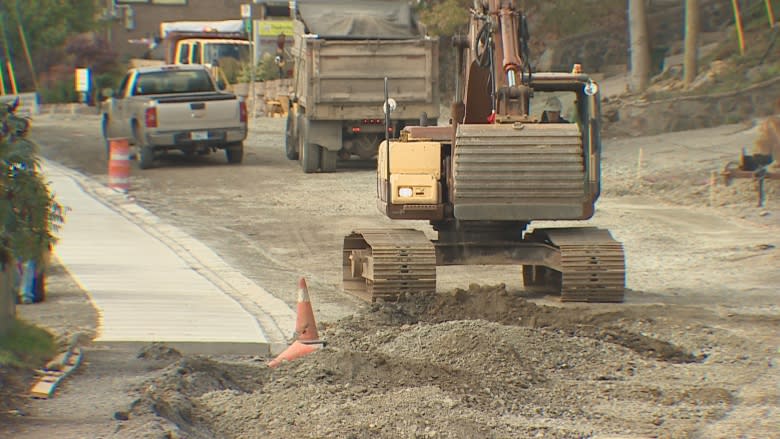 St. Margarets Bay Road construction extended to late November