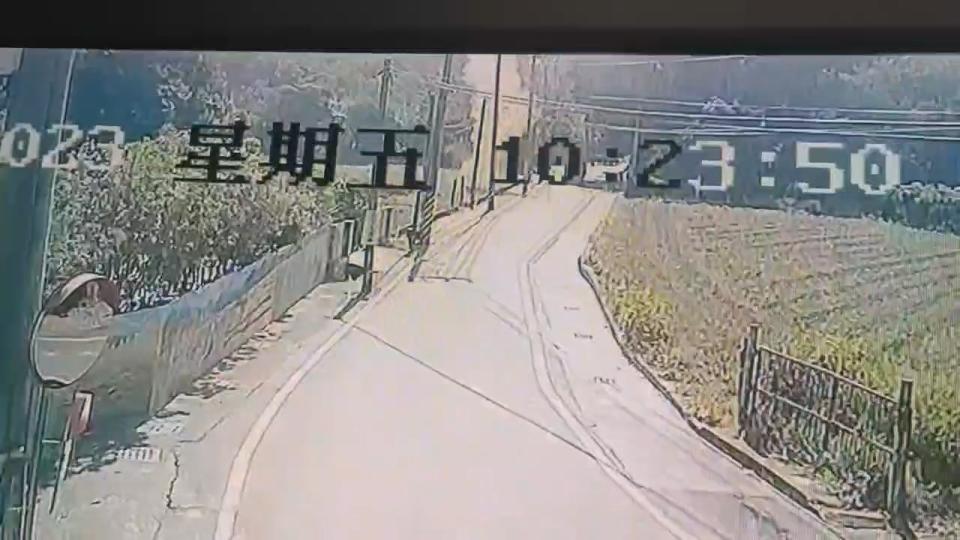 台南市山區陸續發生10起以上爆裂物爆炸，炸出4樓高的塵土。讀者提供