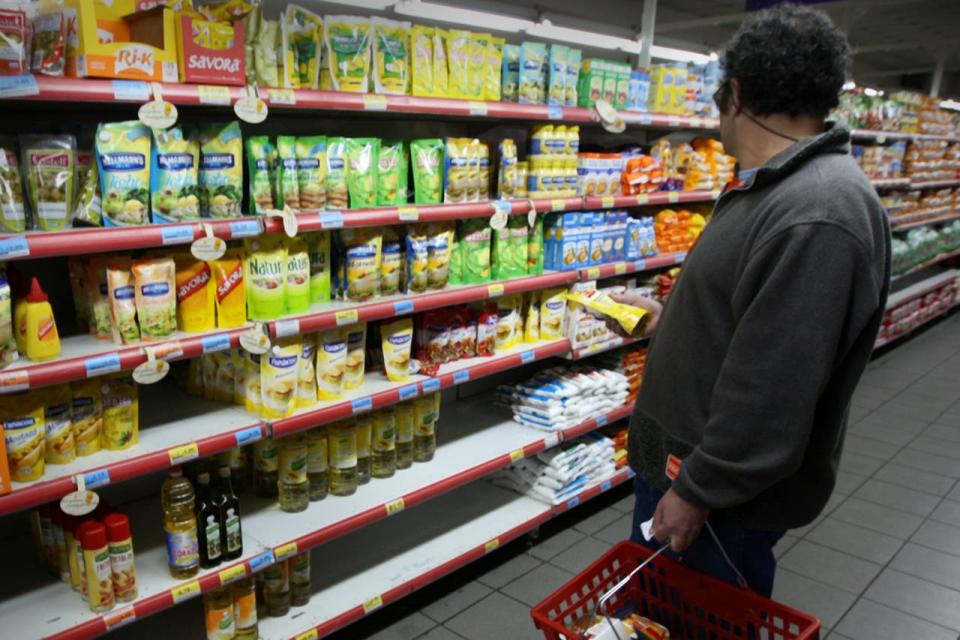 El Gobierno nacional acusó a once empresas de alimentos de generar desabastecimiento y les exigió que retomen los niveles de producción a su máximo nivel