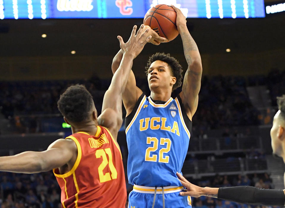 Onyeka Okongwu #21 of the USC Trojans defends a shot by Shareef O'Neal #22 of the UCLA Bruins in a game at Pauley Pavilion on Jan. 11 in Los Angeles. (Photo: Jayne Kamin-Oncea via Getty Images)