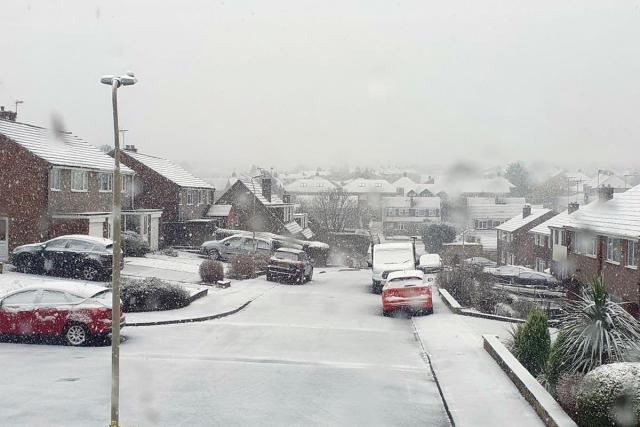 UK weather: Snow and ice warnings as cold blast to continue - BBC News
