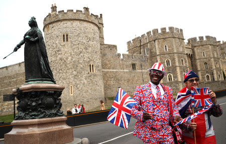 Royal fans take a walk around the castle perimeter, on the day before the royal wedding of Britain's Princess Eugenie and Jack Brooksbank, in Windsor, Britain, October 11, 2018. REUTERS/Hannah McKay