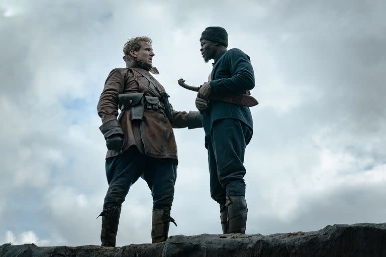 Ralph Fiennes y Djimon Hounsou, en una escena de la película que llega a los cines este jueves