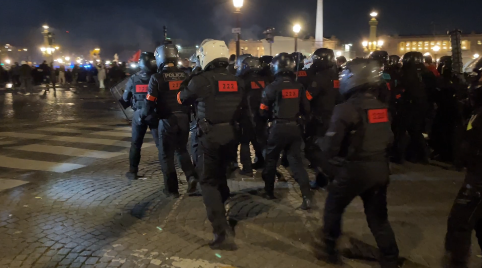 Des effectifs de la Brav-M photographiés à Paris le 16 mars (Pierre Tremblay / Le HuffPost)