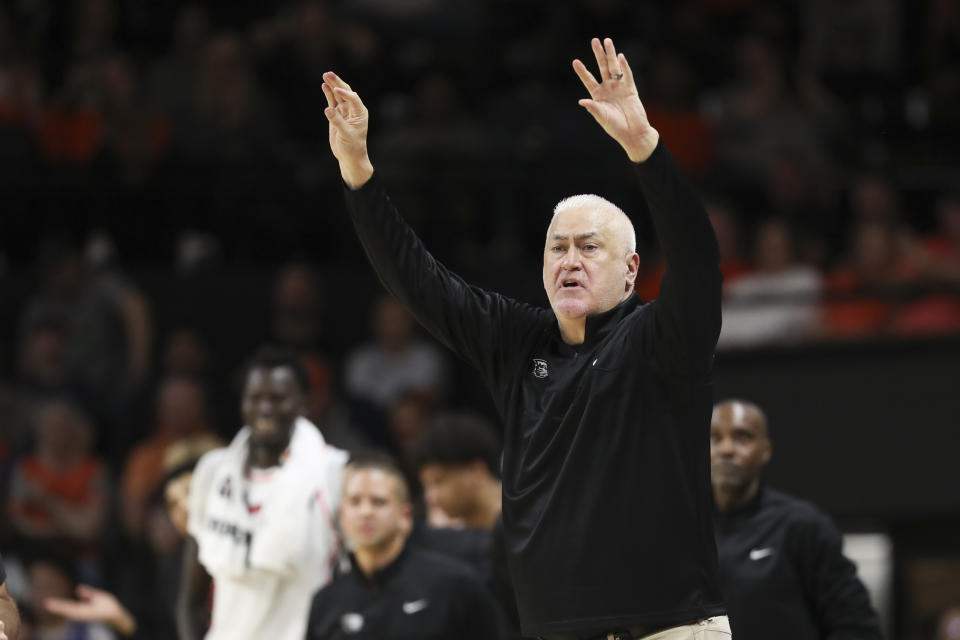 Oregon State coach Wayne Tinkle calls out to players during the second half of the team's NCAA college basketball game against Southern California on Saturday, Dec. 30, 2023, in Corvallis, Ore. Oregon State won 86-70. (AP Photo/Amanda Loman)