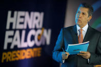 Venezuelan presidential candidate Henri Falcon of the "Avanzada Progresista" party attends a meeting with supporters to present his government plan in Caracas, Venezuela April 23, 2018. REUTERS/Carlos Garcia Rawlins