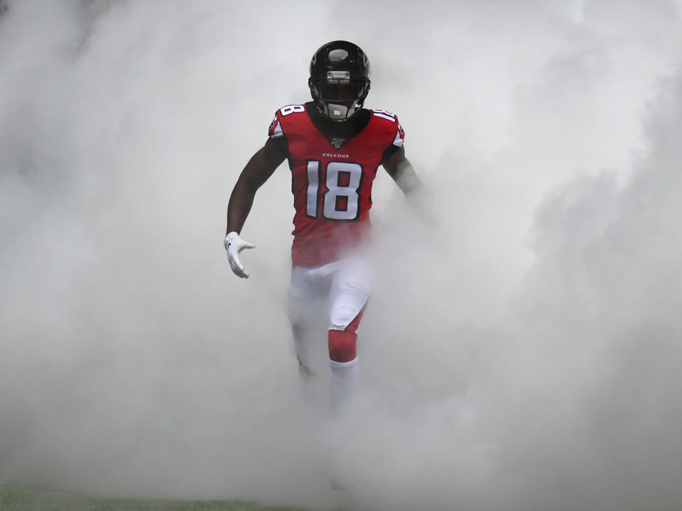 Atlanta Falcons Wide Receiver Calvin Ridley (18) sprints onto the field before the NFL game 