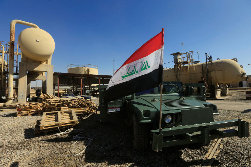 <p>An Iraqi flag is seen on a military vehicle at an oil field in Dibis area on the outskirts of Kirkuk, Iraq, Oct. 17, 2017. (Photo: Alaa Al-Marjani/Reuters) </p>