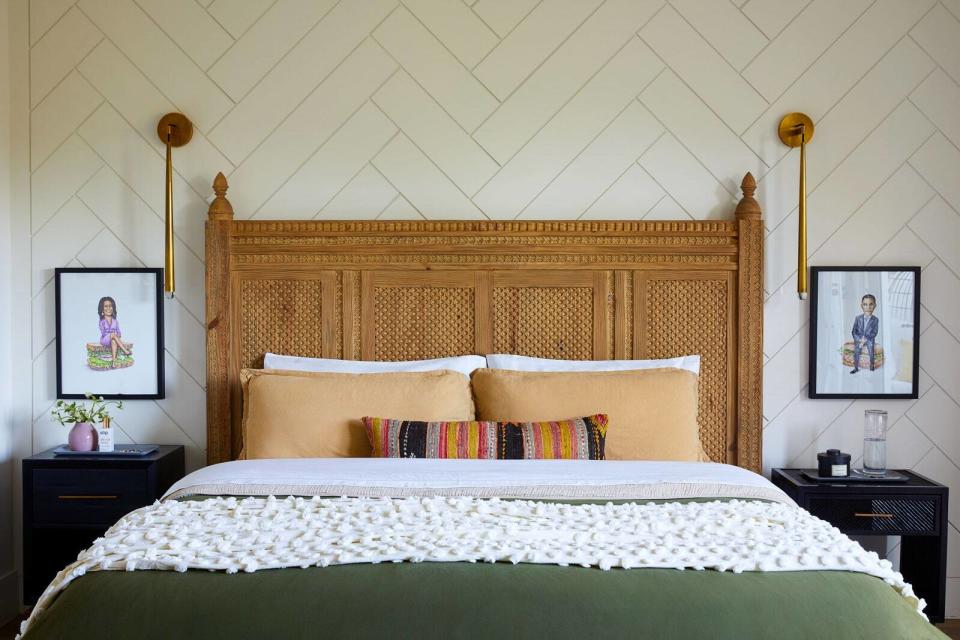 Daveed Diggs and Emmy Raver-Lampman’s bedroom is a perfect example of how to use throw pillows to brighten up a space without overdoing it.