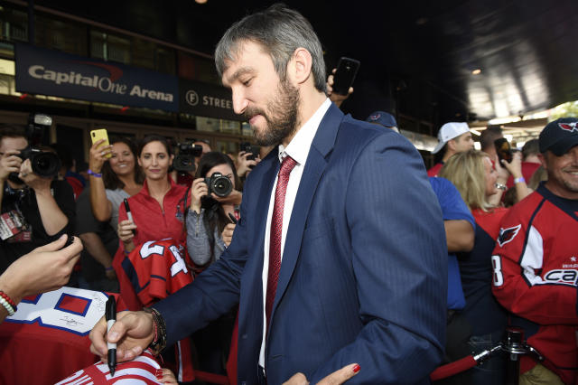 Back-to-back!' Banner night for Ovechkin, Cup champ Caps