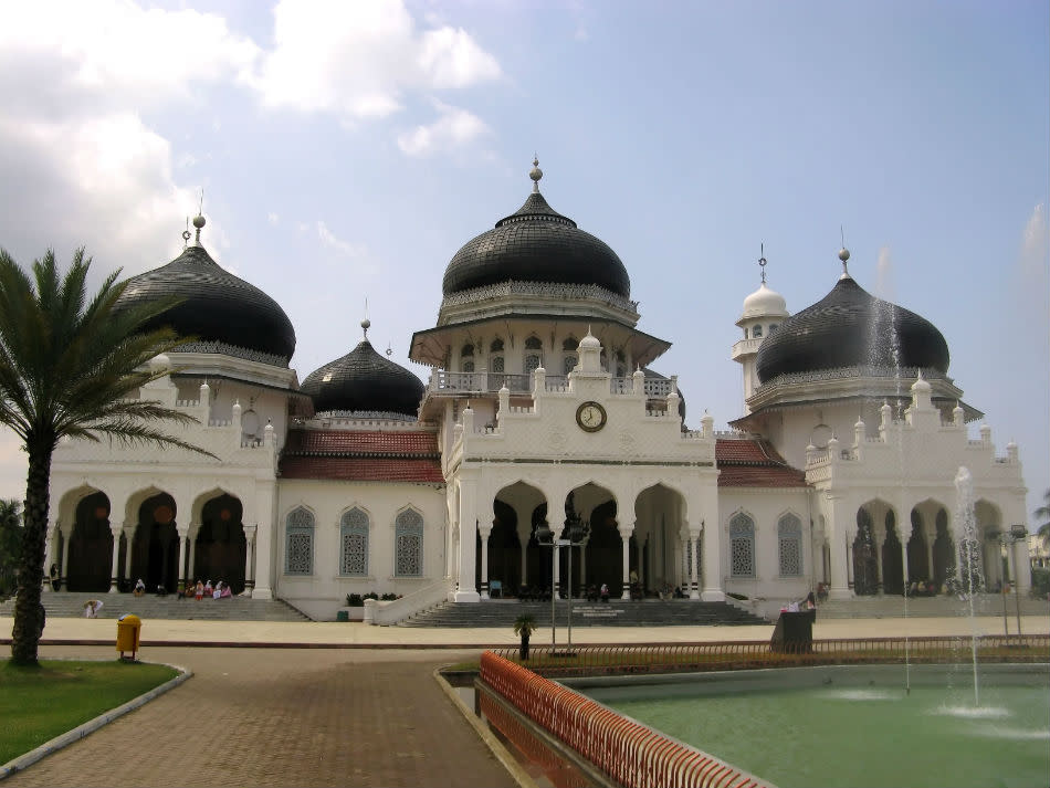 Indonesia is a humid kaleidoscope with vibrant culture and food. Take a look at one of the main mosques in Indonesia, Banda Aceh.