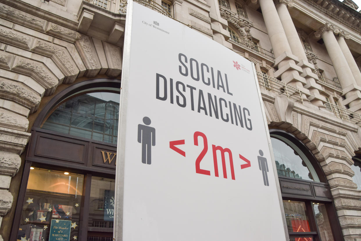 LONDON, UNITED KINGDOM - 2021/01/05: A social distancing sign seen on Regent street in London. The government has issued a 'stay at home' order as the third national lockdown takes hold in England. (Photo by Vuk Valcic/SOPA Images/LightRocket via Getty Images)